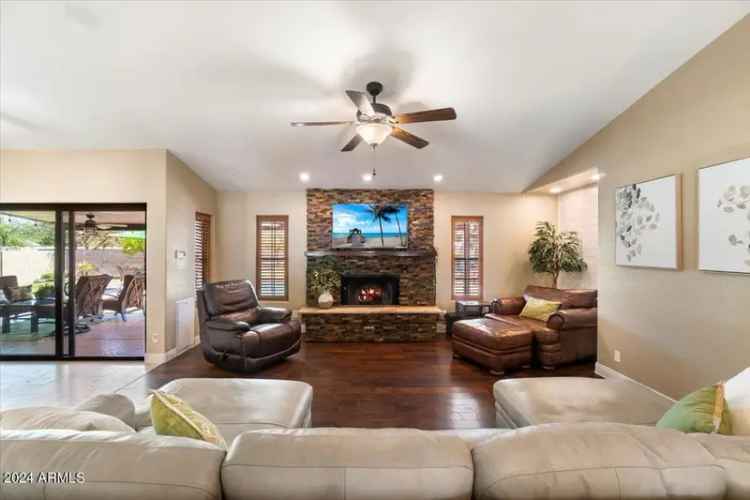 Single-family house For Sale in 5213, West Soft Wind Drive, Glendale, Arizona