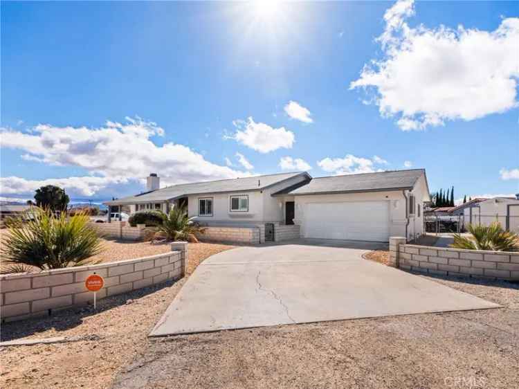 Single-family house For Sale in 13860, Cree Road, Apple Valley, California