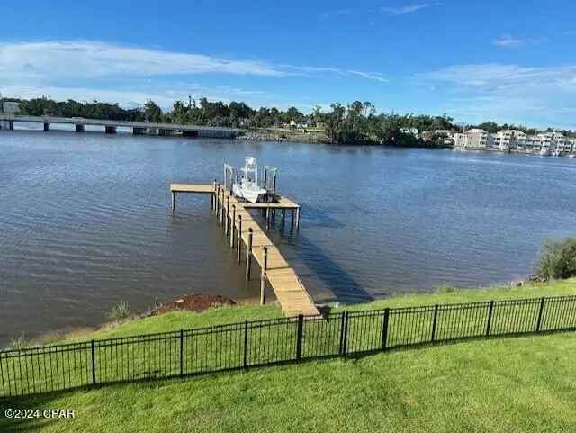 Single-family house For Sale in Panama City, Florida