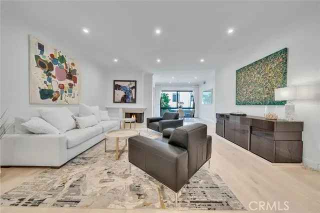 Condo For Sale in Los Angeles, California