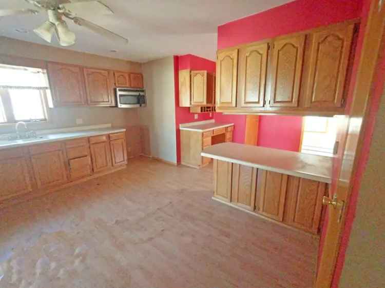 Single-family house For Sale in 714, 9th Street, Peru, Illinois