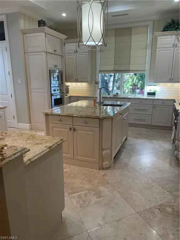 Single-family house For Sale in 790, 18th Avenue South, Naples, Florida