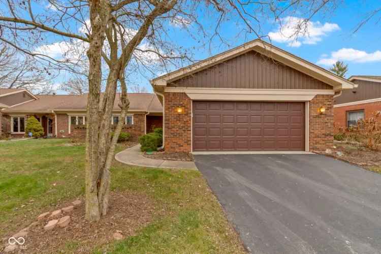 Condo For Sale in 5345, Whitemarsh Lane, Indianapolis, Indiana