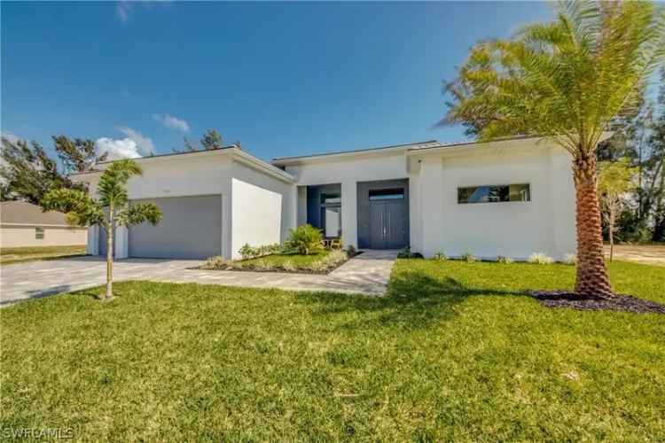 Single-family house For Sale in Cape Coral, Florida