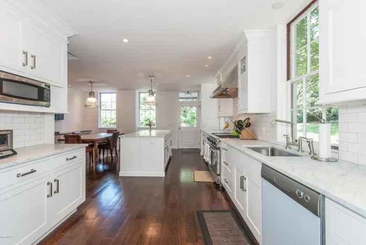 Single-family house For Sale in 188, Round Hill Road, Greenwich, Connecticut