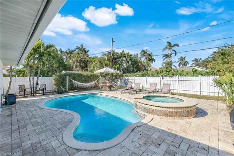 Single-family house For Sale in 829, 103rd Avenue North, Florida