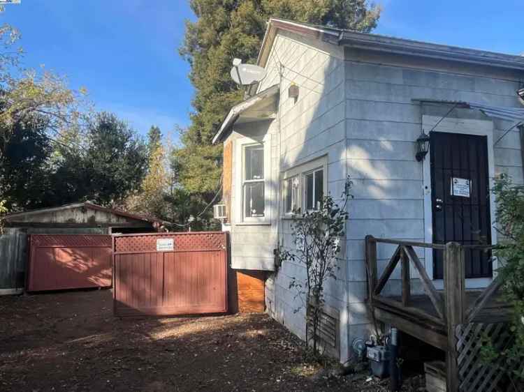 Multi-family house For Sale in 3521, Laguna Avenue, Oakland, California