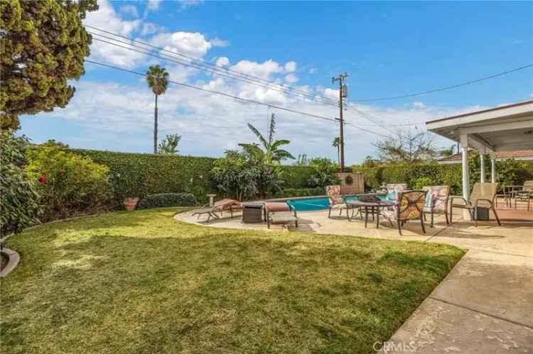 Single-family house For Sale in 634, Pinehurst Avenue, Placentia, California