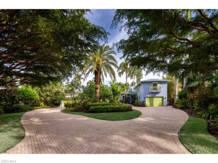 Single-family house For Sale in Naples, Florida