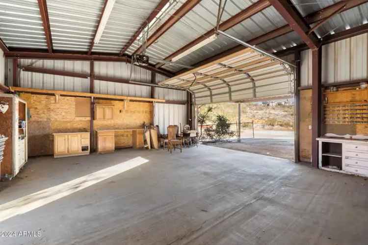 Single-family house For Sale in New River, Arizona