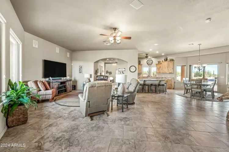 Single-family house For Sale in 5581, East Superstition Boulevard, Apache Junction, Arizona