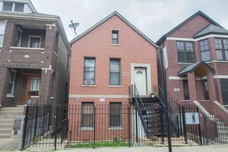 Multi-family house For Sale in 1044, West 34th Place, Chicago, Illinois