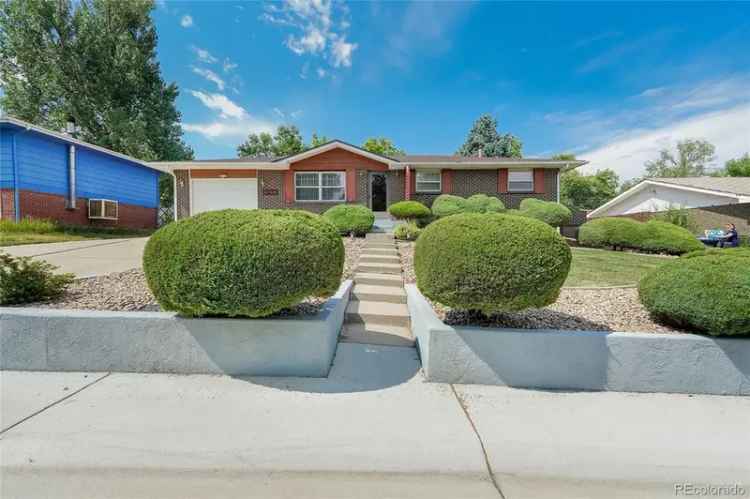 Single-family house For Sale in Arvada, Colorado