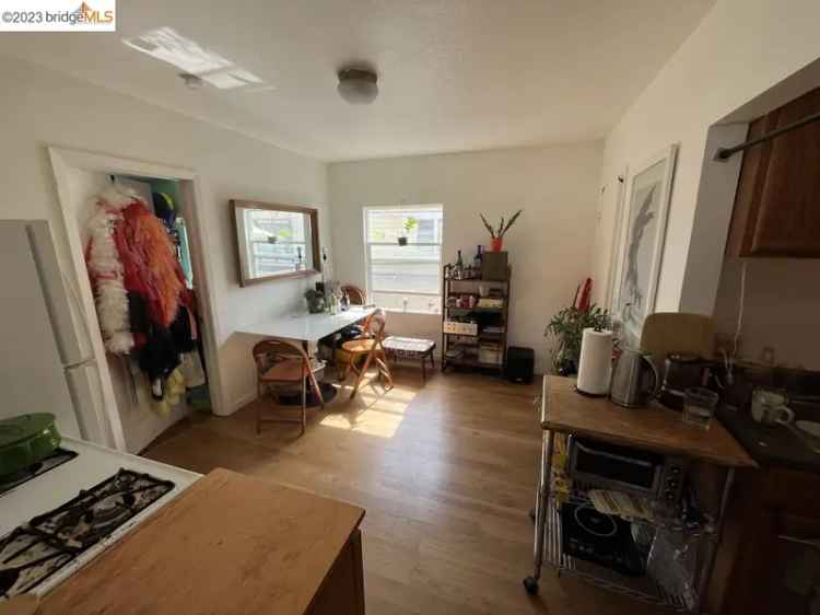 Condo For Sale in Oakland, California