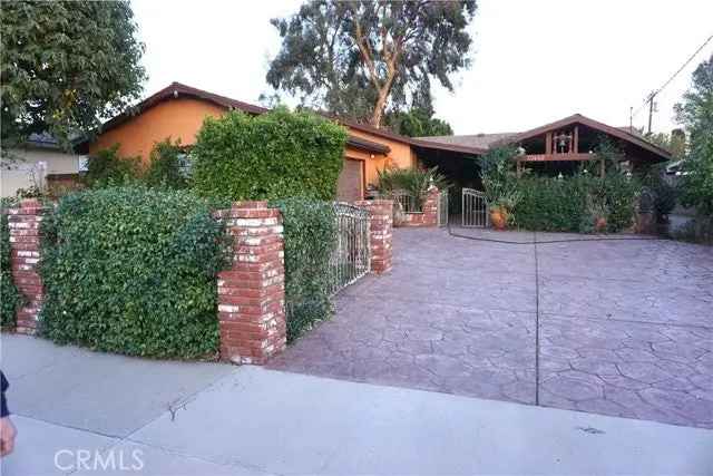 Single-family house For Sale in 10448, Alabama Avenue, Los Angeles, California