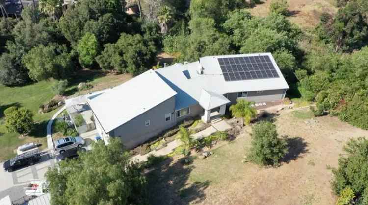 Single-family house For Sale in 1620, Drury Lane, Vista, California