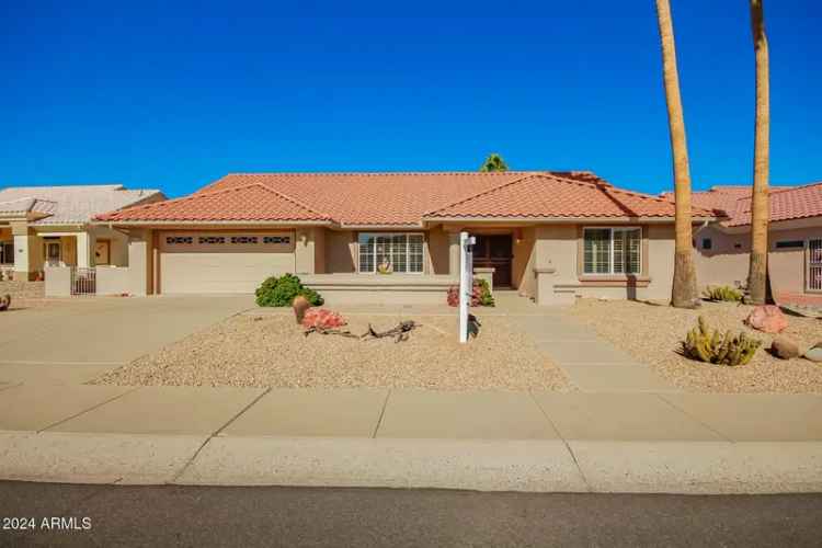 Single-family house For Sale in 15302, West Sentinel Drive, Sun City West, Arizona