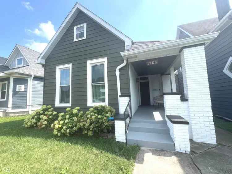 Single-family house For Sale in 1705, Woodlawn Avenue, Indianapolis, Indiana