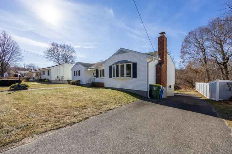 Single-family house For Sale in 75, Tree Hill Road, Waterbury, Connecticut