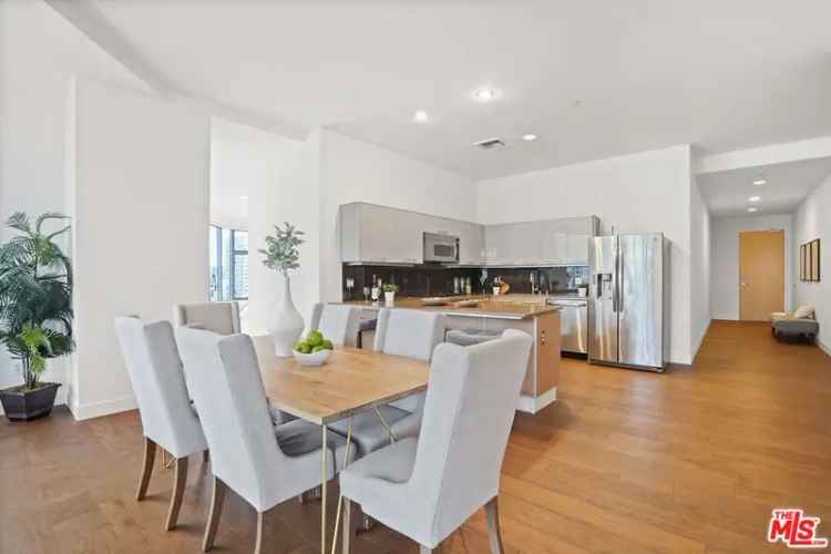 Condo For Sale in 801, South Grand Avenue, Los Angeles, California