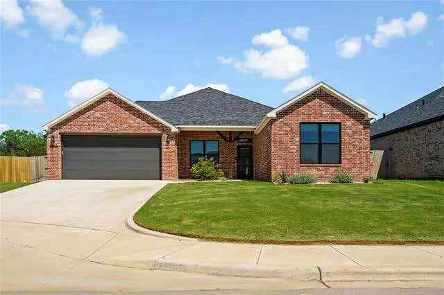 Single-family house For Sale in Ferris, Texas