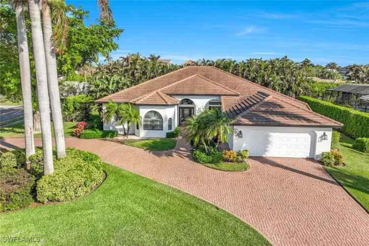 Single-family house For Sale in Naples, Florida