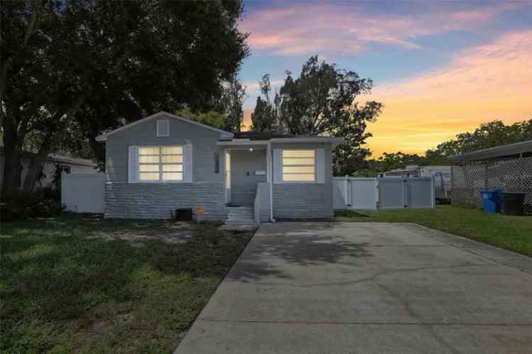 Single-family house For Sale in 6108, Pershing Street Northeast, Saint Petersburg, Florida