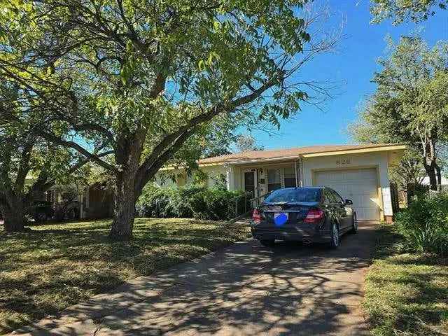 Single-family house For Sale in 826, South Jefferson Drive, Abilene, Texas