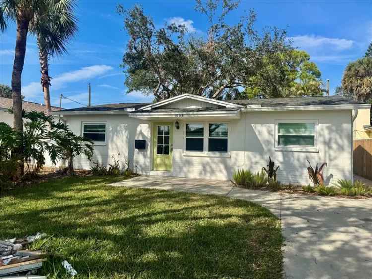 Single-family house For Sale in 1863, New Hampshire Avenue Northeast, Saint Petersburg, Florida