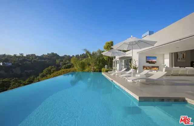 Single-family house For Sale in 2791, Ellison Drive, Beverly Hills, California