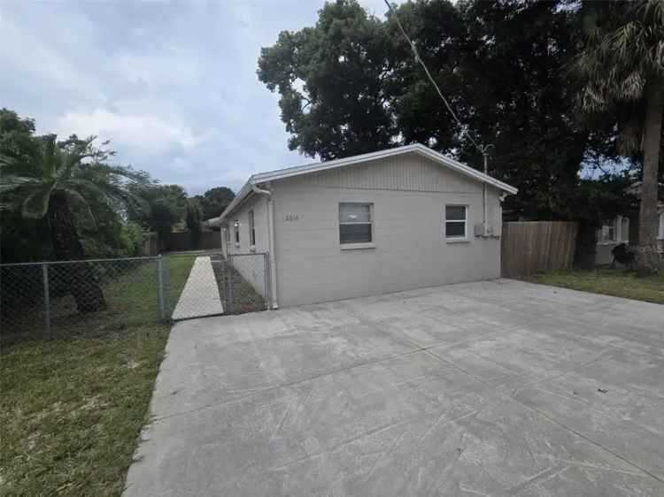 Single-family house For Sale in 8616, North Mulberry Street, Tampa, Florida