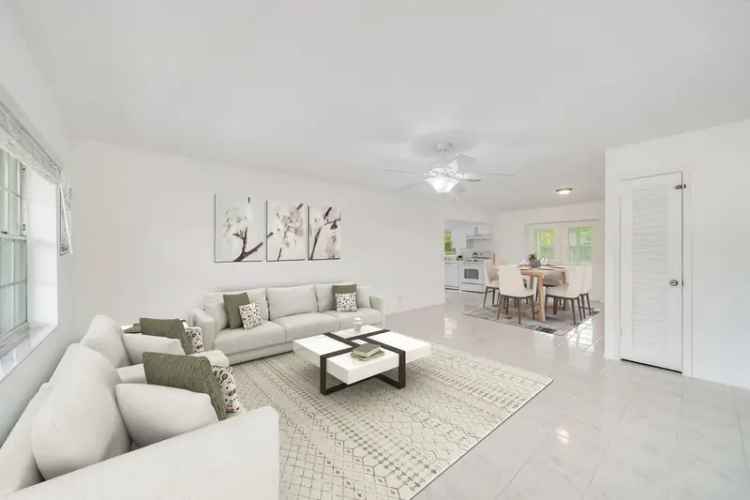 Single-family house For Sale in 9338, Southampton Place, Florida