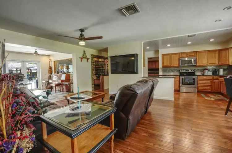 Single-family house For Sale in 1808, Lake Osborne Drive, Lake Worth Beach, Florida