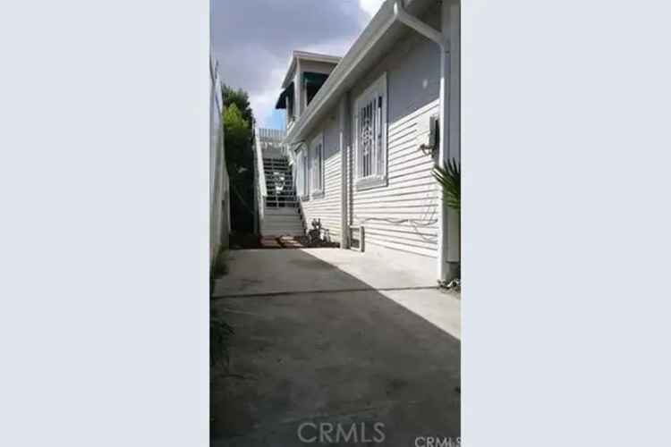 Single-family house For Sale in Long Beach, California