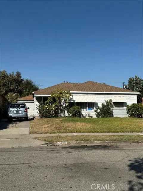 Single-family house For Sale in 1335, West 7th Street, Santa Ana, California