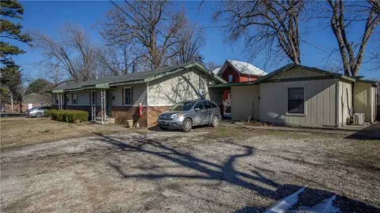 Multi-family house For Sale in 703, Crutcher Street, Springdale, Arkansas