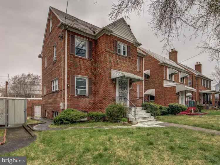 Single-family house For Sale in 1323, Tewkesbury Place Northwest, Washington, District of Columbia