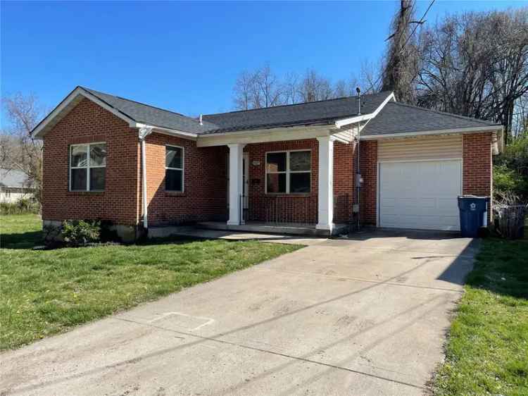 Single-family house For Sale in 1327, Taylor Avenue, Alton, Illinois