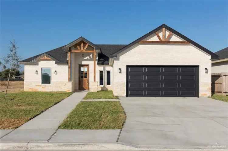 Single-family house For Sale in Columbus, Texas