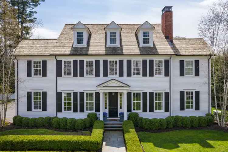 Single-family house For Sale in 19, Montgomery Lane, Greenwich, Connecticut