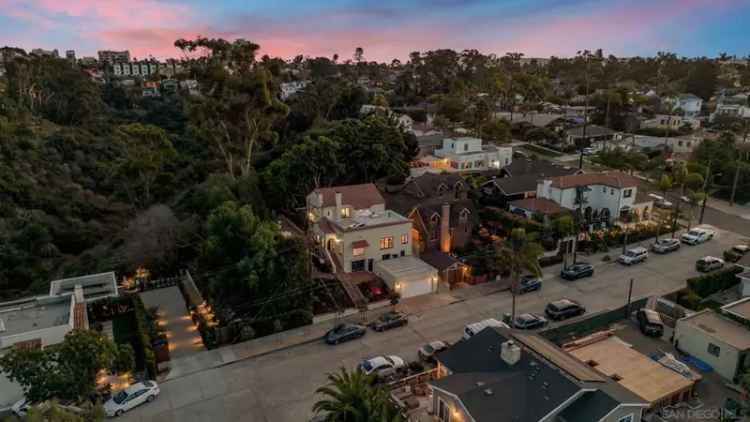 Single-family house For Sale in 905, Barr Avenue, San Diego, California