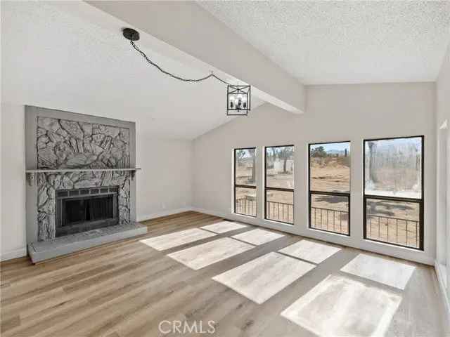 Single-family house For Sale in 11773, Redwood Road, Piñon Hills, California