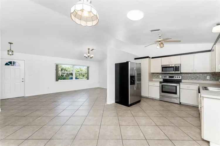 Single-family house For Sale in 1201, Wilson Drive, Englewood, Florida