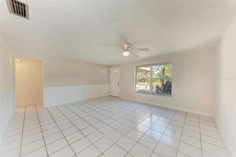 Single-family house For Sale in 8004, Estates Drive, North Port, Florida