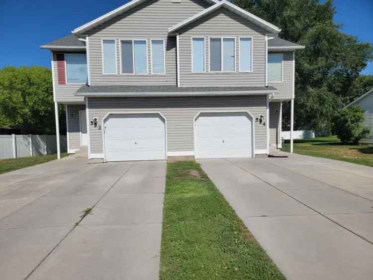 Townhouse for Rent Near I-15, Shopping, and Parks