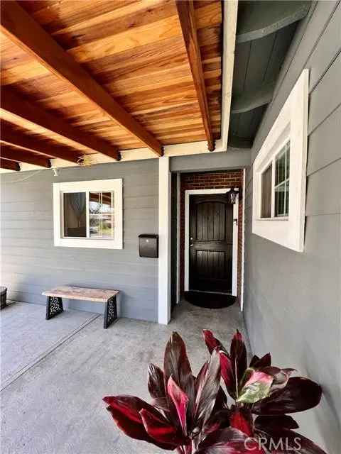 Single-family house For Sale in 105, West Sirius Avenue, Anaheim, California