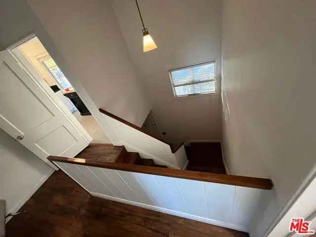 Condo For Sale in Los Angeles, California