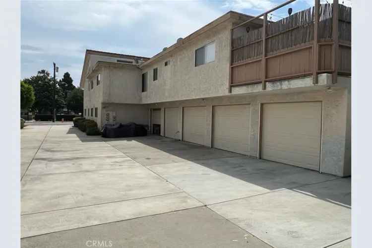 Multi-family house For Sale in Huntington Beach, California