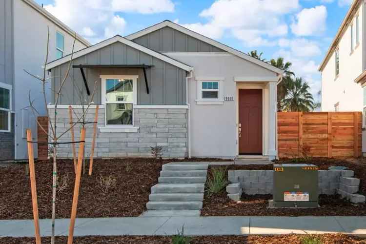 Single-family house For Sale in Sacramento, California