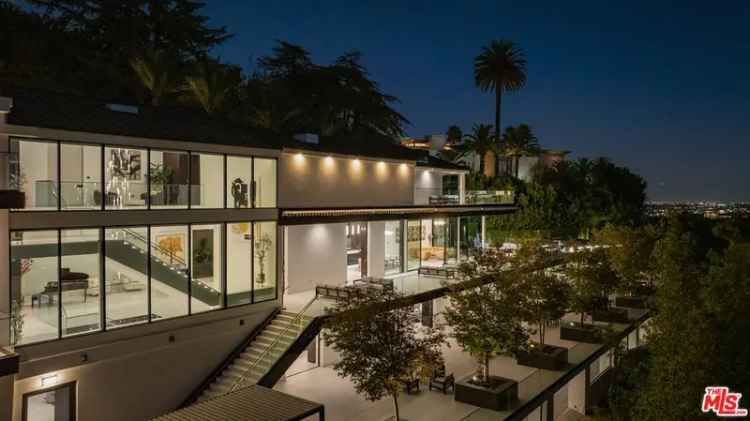 Single-family house For Sale in 677, Nimes Road, Los Angeles, California